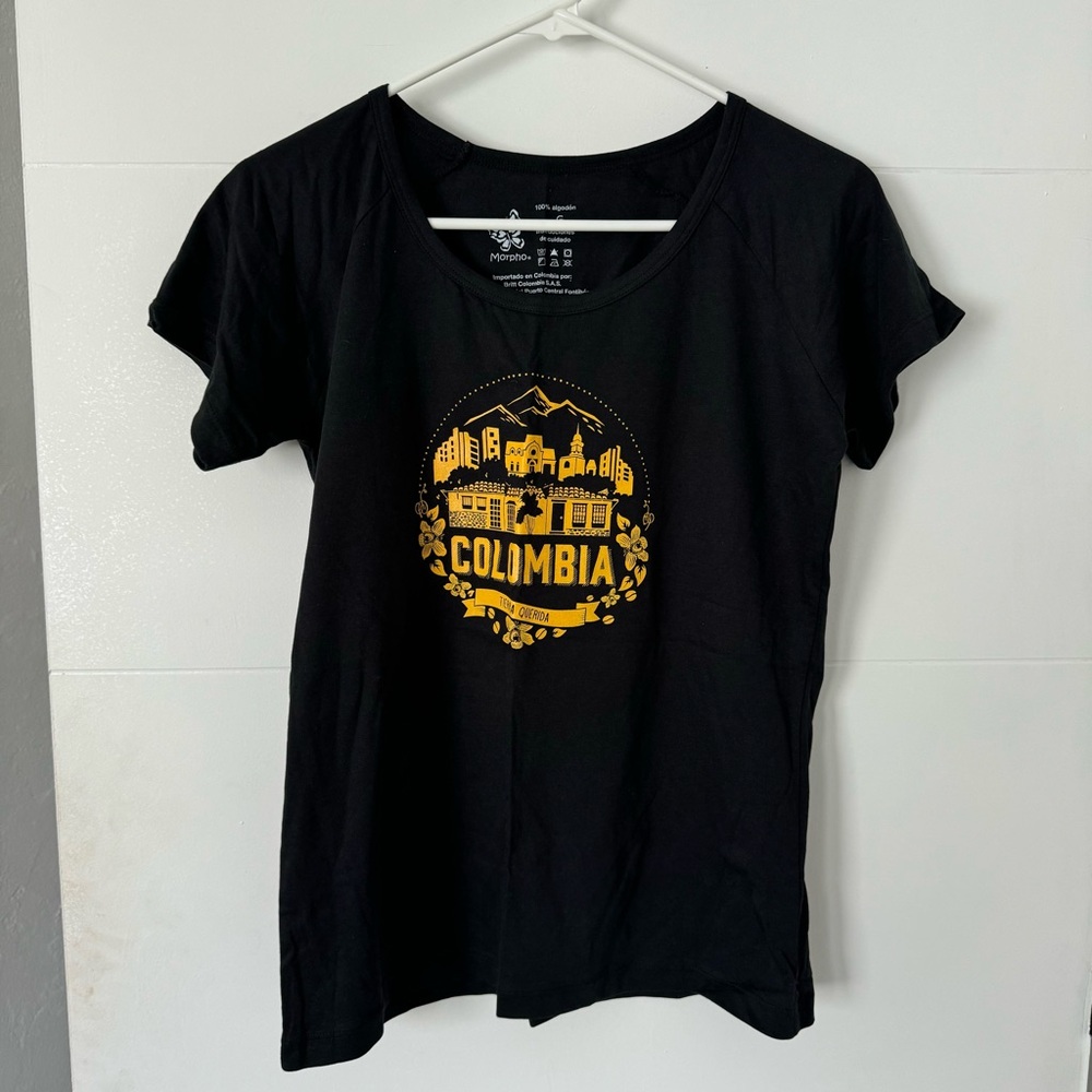 Black t-shirt small Colombians